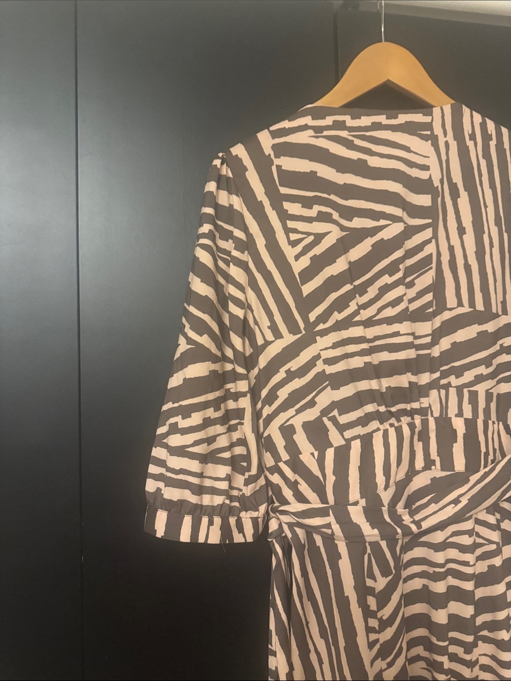 Banana Republic Gray and Light Pink Printed Wrap Midi Dress - Picture 3 of 4